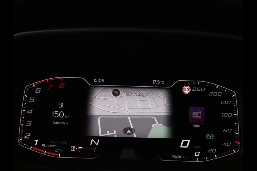 Seat Leon 1.5 eTSI Style Launch Edition | Trekhaak | Carplay | Adaptive cruise | Camera | Navigatie | Park Assist | Climate control