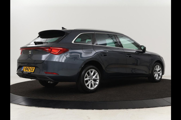 Seat Leon 1.5 eTSI Style Launch Edition | Trekhaak | Carplay | Adaptive cruise | Camera | Navigatie | Park Assist | Climate control