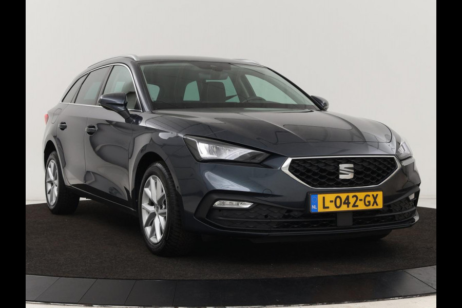 Seat Leon 1.5 eTSI Style Launch Edition | Trekhaak | Carplay | Adaptive cruise | Camera | Navigatie | Park Assist | Climate control