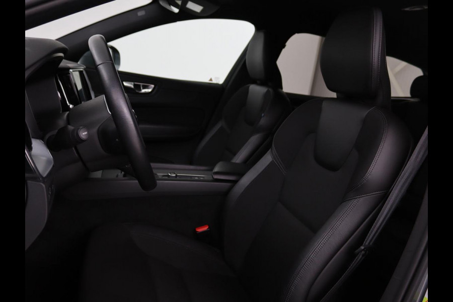 Volvo XC60 2.0 D4 Momentum Pro | Trekhaak | Camera | Half leder | Carplay | Navigatie | Full LED | Climate control | Getint glas | Parkeerhulp