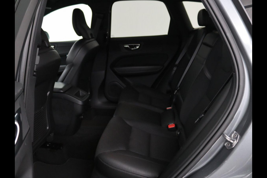 Volvo XC60 2.0 D4 Momentum Pro | Trekhaak | Camera | Half leder | Carplay | Navigatie | Full LED | Climate control | Getint glas | Parkeerhulp
