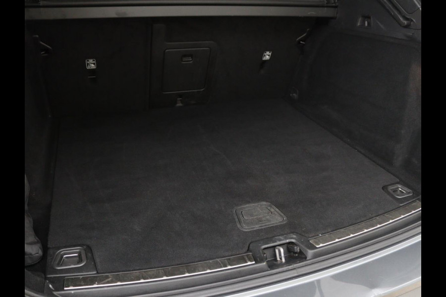 Volvo XC60 2.0 D4 Momentum Pro | Trekhaak | Camera | Half leder | Carplay | Navigatie | Full LED | Climate control | Getint glas | Parkeerhulp