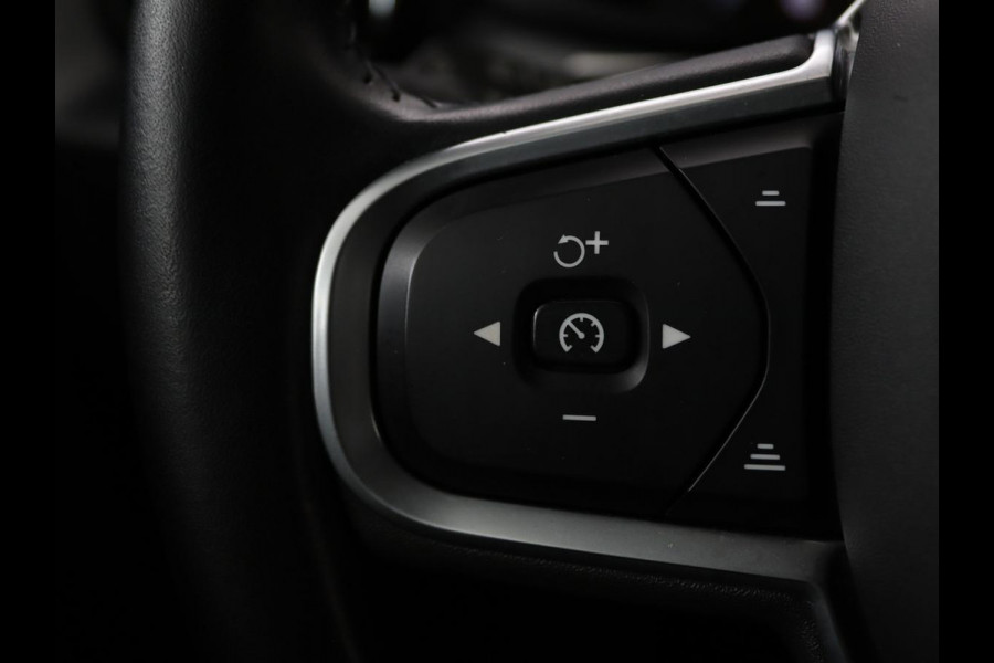 Volvo XC60 2.0 D4 Momentum Pro | Trekhaak | Camera | Half leder | Carplay | Navigatie | Full LED | Climate control | Getint glas | Parkeerhulp