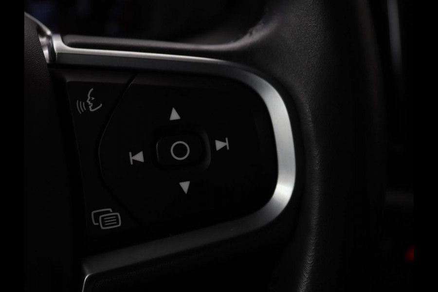 Volvo XC60 2.0 D4 Momentum Pro | Trekhaak | Camera | Half leder | Carplay | Navigatie | Full LED | Climate control | Getint glas | Parkeerhulp