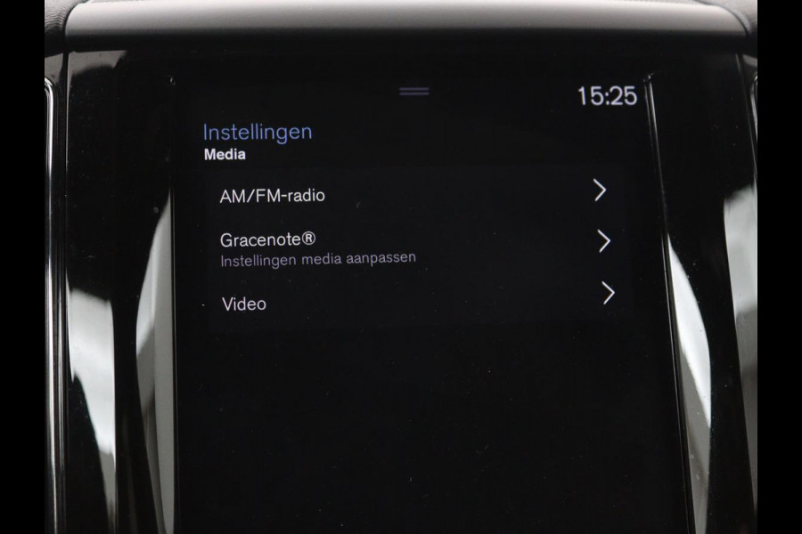 Volvo XC60 2.0 D4 Momentum Pro | Trekhaak | Camera | Half leder | Carplay | Navigatie | Full LED | Climate control | Getint glas | Parkeerhulp