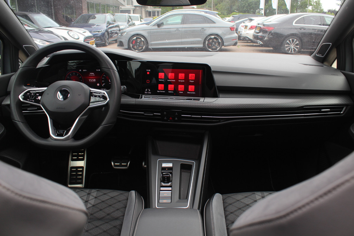 Volkswagen Golf 1.5 eTSI R-Line / Panoramadak / Camera / Harman Kardon / Matrix LED / 18'' / Navigatie / DAB / ACC / Dodehoek / Stuurverwarming / Stoelverwarming Volkswagen Golf 1.5 eTSI R-Line / Panoramadak / Camera / Harman Kardon / Matrix LED / 18'' / Navigatie / DAB / ACC / Dodehoek / Stuurverwarming / Stoelverwarming