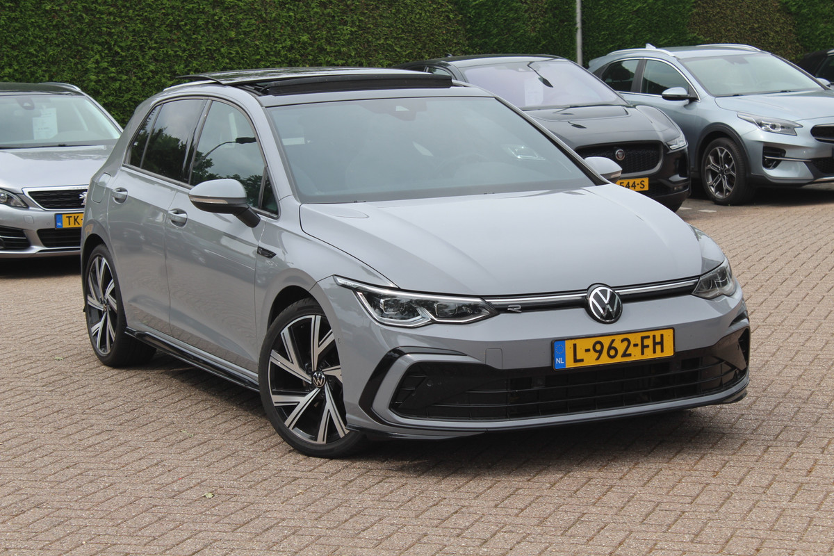 Volkswagen Golf 1.5 eTSI R-Line / Panoramadak / Camera / Harman Kardon / Matrix LED / 18'' / Navigatie / DAB / ACC / Dodehoek / Stuurverwarming / Stoelverwarming Volkswagen Golf 1.5 eTSI R-Line / Panoramadak / Camera / Harman Kardon / Matrix LED / 18'' / Navigatie / DAB / ACC / Dodehoek / Stuurverwarming / Stoelverwarming