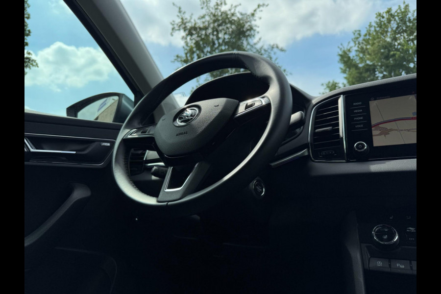 Škoda Karoq 1.5 TSI ACT Style Business TREKHAAK / CAMERA / PDC V+A / NAVI / ACC / CARPLAY / NAVI / 150PK / DSG