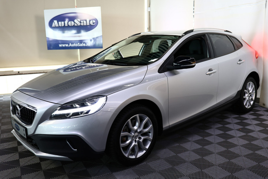 Volvo V40 Cross Country 1.5 T3 Momentum AUTOMAAT NAV CAMERA '17