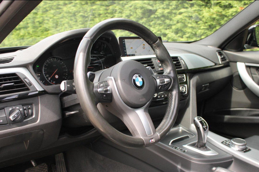 BMW 3 Serie Touring 320i M Sport Edition Panodak HeadUp Leer 19INCH !!NIEUWBINNEN!!