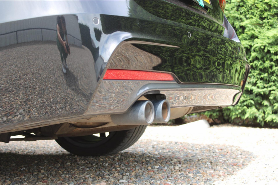 BMW 3 Serie Touring 320i M Sport Edition Panodak HeadUp Leer 19INCH !!NIEUWBINNEN!!