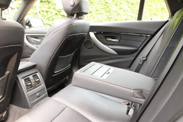 BMW 3 Serie Touring 320i M Sport Edition Panodak HeadUp Leer 19INCH !!NIEUWBINNEN!!