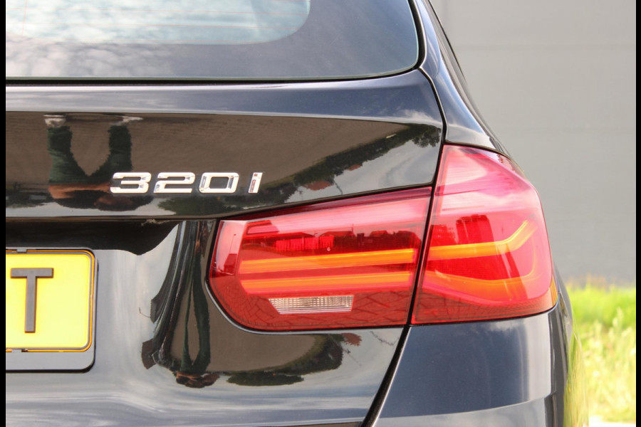 BMW 3 Serie Touring 320i M Sport Edition Panodak HeadUp Leer 19INCH !!NIEUWBINNEN!!