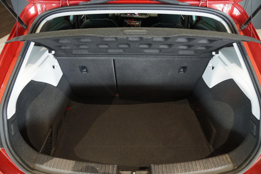 Seat Leon 1.5 TSI Style Ultimate Edition 150PK AUT. + VIRTUAL COCKPIT / CAMERA / CARPLAY / BEATS AUDIO