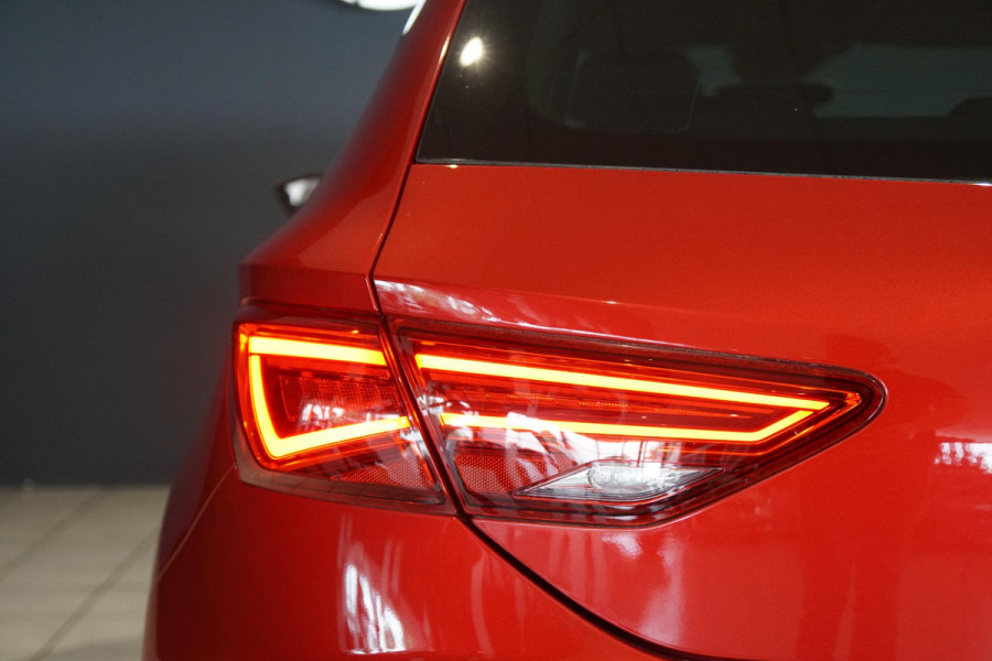 Seat Leon 1.5 TSI Style Ultimate Edition 150PK AUT. + VIRTUAL COCKPIT / CAMERA / CARPLAY / BEATS AUDIO
