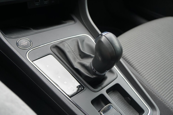 Seat Leon 1.5 TSI Style Ultimate Edition 150PK AUT. + VIRTUAL COCKPIT / CAMERA / CARPLAY / BEATS AUDIO