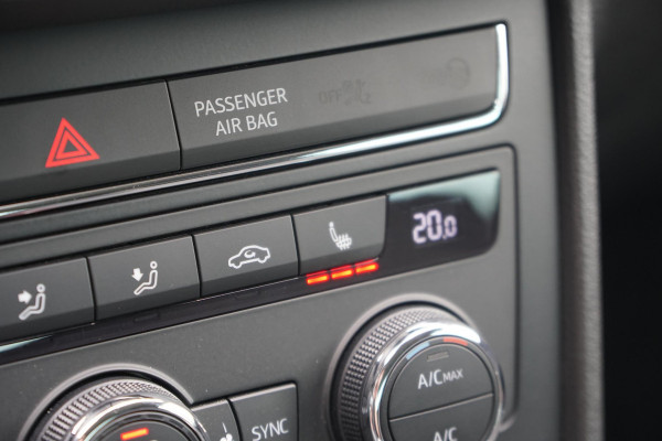 Seat Leon 1.5 TSI Style Ultimate Edition 150PK AUT. + VIRTUAL COCKPIT / CAMERA / CARPLAY / BEATS AUDIO