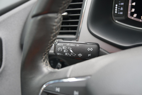 Seat Leon 1.5 TSI Style Ultimate Edition 150PK AUT. + VIRTUAL COCKPIT / CAMERA / CARPLAY / BEATS AUDIO