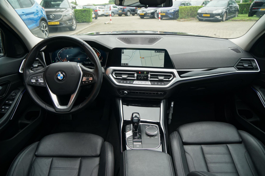 BMW 3 Serie 318i High Executive + SCHUIFDAK / LASERLIGHT / LEDER / TREKHAAK