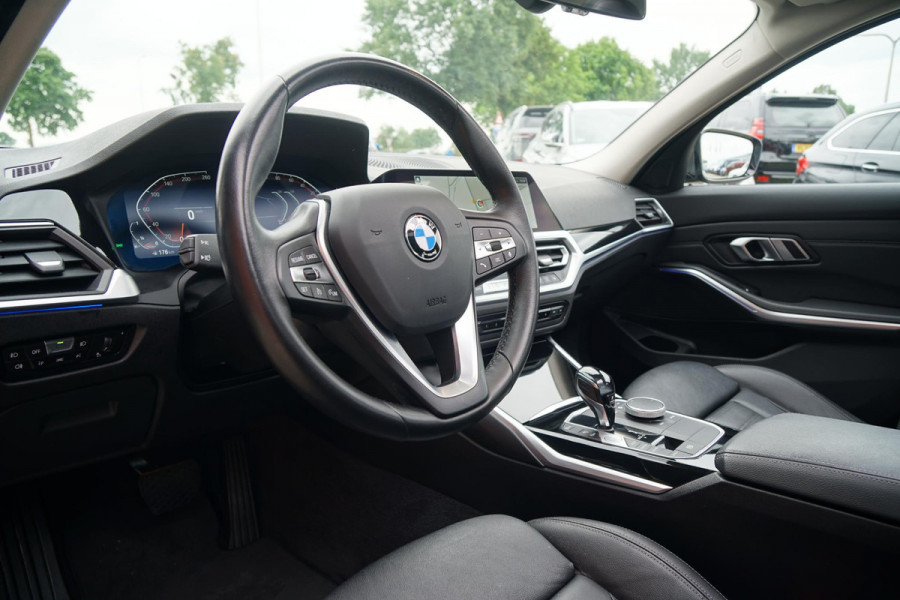BMW 3 Serie 318i High Executive + SCHUIFDAK / LASERLIGHT / LEDER / TREKHAAK