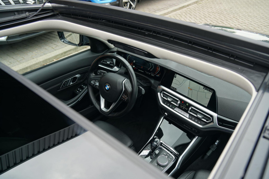 BMW 3 Serie 318i High Executive + SCHUIFDAK / LASERLIGHT / LEDER / TREKHAAK