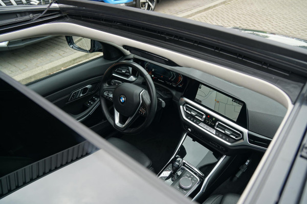 BMW 3 Serie 318i High Executive + SCHUIFDAK / LASERLIGHT / LEDER / TREKHAAK