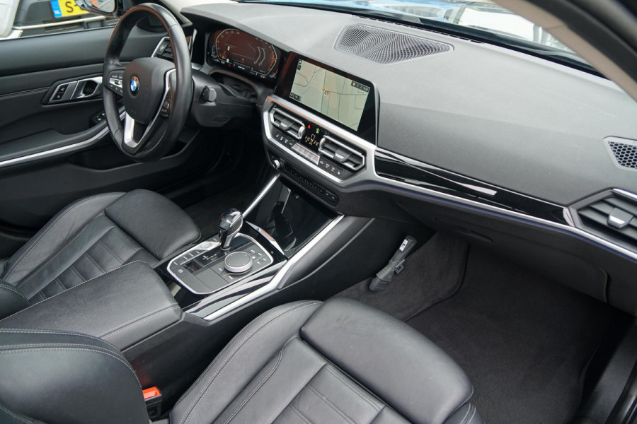BMW 3 Serie 318i High Executive + SCHUIFDAK / LASERLIGHT / LEDER / TREKHAAK