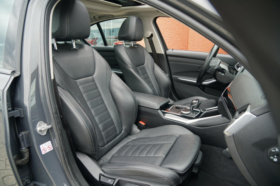 BMW 3 Serie 318i High Executive + SCHUIFDAK / LASERLIGHT / LEDER / TREKHAAK
