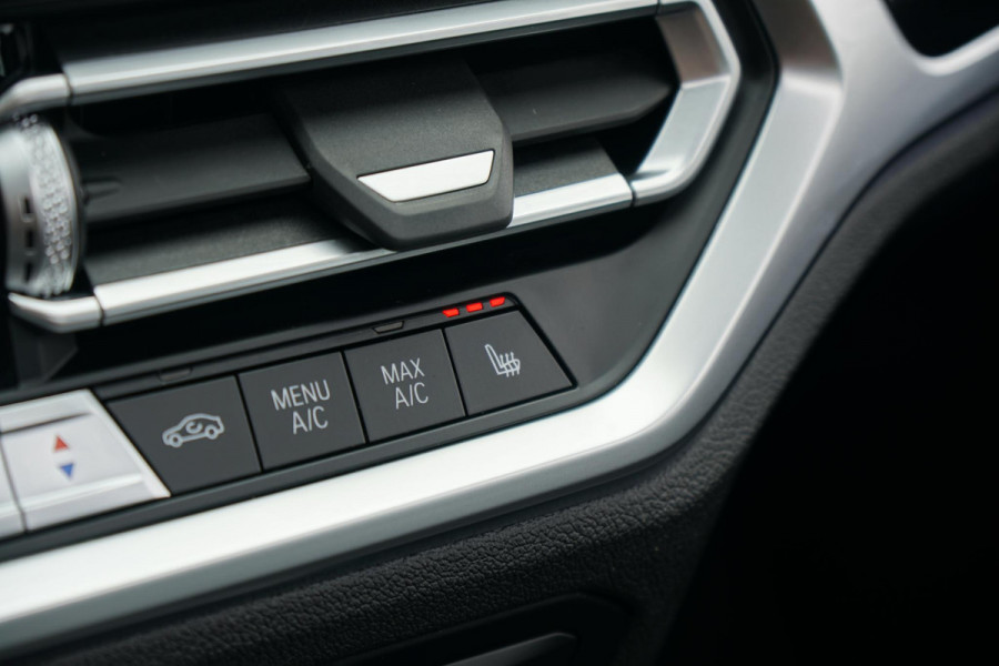 BMW 3 Serie 318i High Executive + SCHUIFDAK / LASERLIGHT / LEDER / TREKHAAK