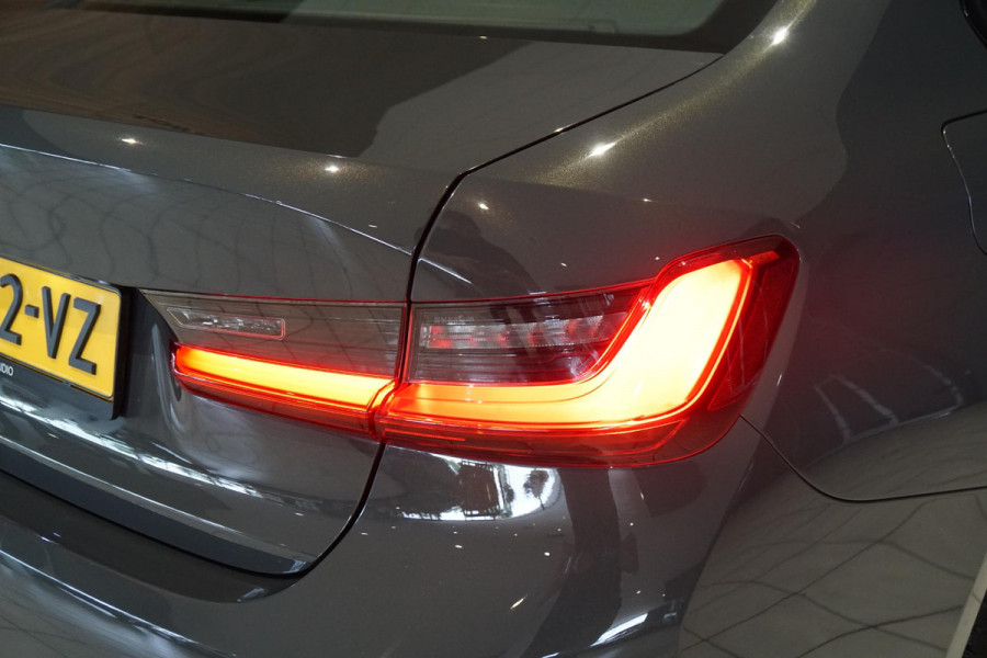 BMW 3 Serie 318i High Executive + SCHUIFDAK / LASERLIGHT / LEDER / TREKHAAK