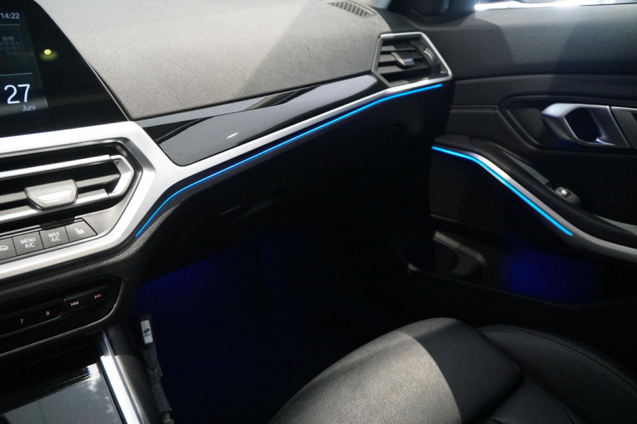 BMW 3 Serie 318i High Executive + SCHUIFDAK / LASERLIGHT / LEDER / TREKHAAK