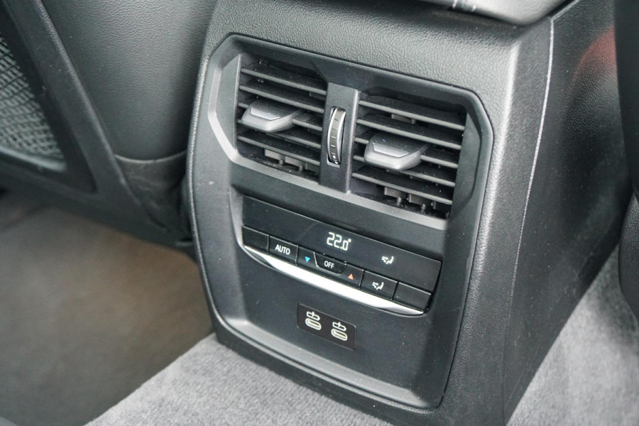 BMW 3 Serie 318i High Executive + SCHUIFDAK / LASERLIGHT / LEDER / TREKHAAK