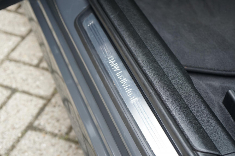 BMW 3 Serie 318i High Executive + SCHUIFDAK / LASERLIGHT / LEDER / TREKHAAK