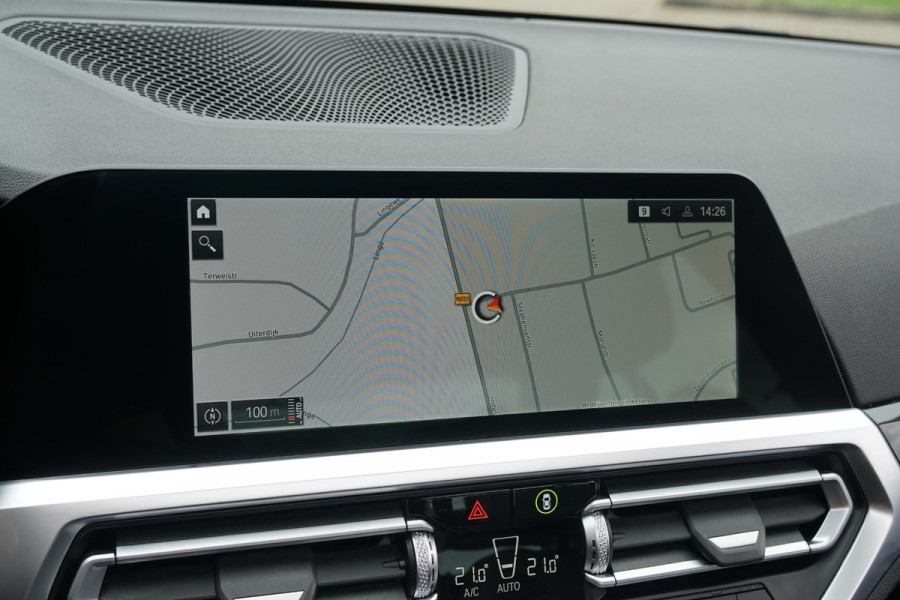 BMW 3 Serie 318i High Executive + SCHUIFDAK / LASERLIGHT / LEDER / TREKHAAK