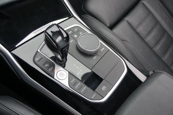 BMW 3 Serie 318i High Executive + SCHUIFDAK / LASERLIGHT / LEDER / TREKHAAK