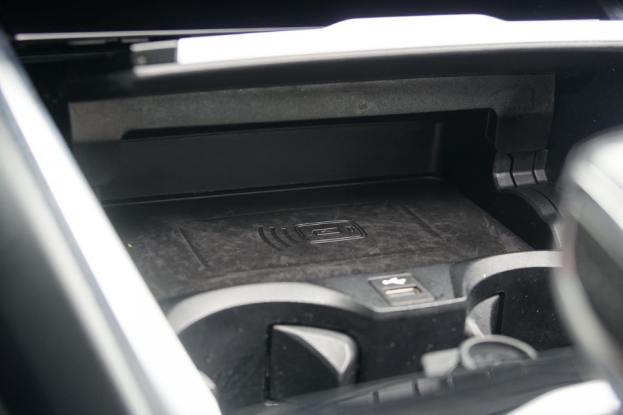 BMW 3 Serie 318i High Executive + SCHUIFDAK / LASERLIGHT / LEDER / TREKHAAK
