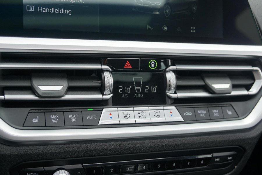 BMW 3 Serie 318i High Executive + SCHUIFDAK / LASERLIGHT / LEDER / TREKHAAK