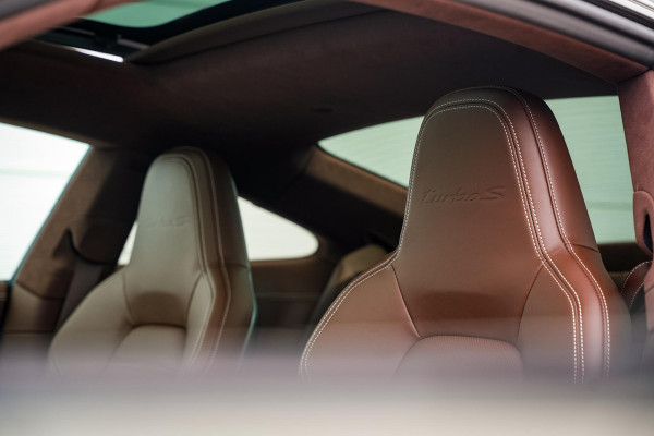 Porsche 911 3.8 Turbo S Aerokit Keramisch Schuifdak Burmester Keyless Liftsysteem Sportchrono 21''LM