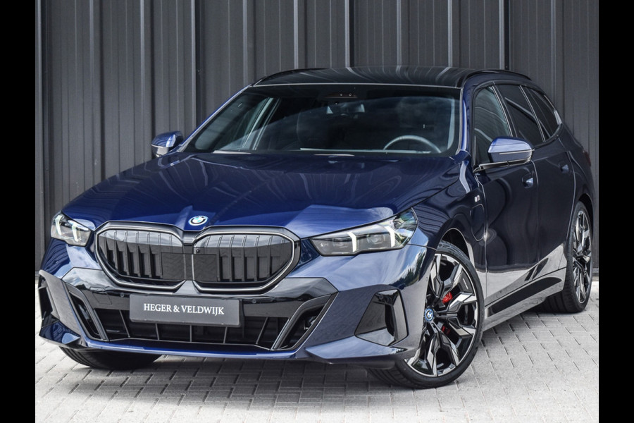 BMW 5 Serie Touring 550e xDrive M-SPORT PRO | PANORAMADAK | ACTIVE CRUISE CONTROL | ELEKTR. VERST. STOELEN MET GEHEUGEN | B&W AUDIO | STOELV