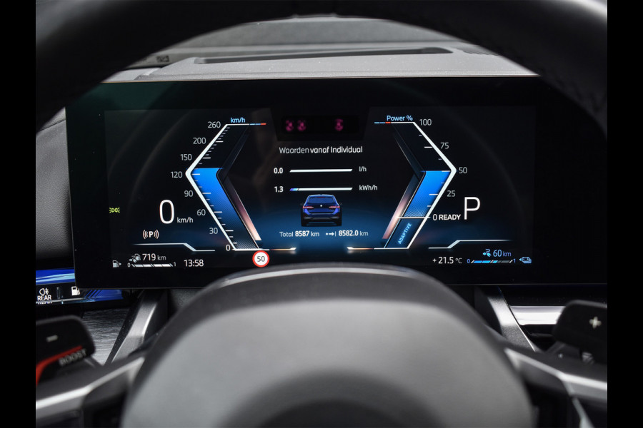 BMW 5 Serie Touring 550e xDrive M-SPORT PRO | PANORAMADAK | ACTIVE CRUISE CONTROL | ELEKTR. VERST. STOELEN MET GEHEUGEN | B&W AUDIO | STOELV