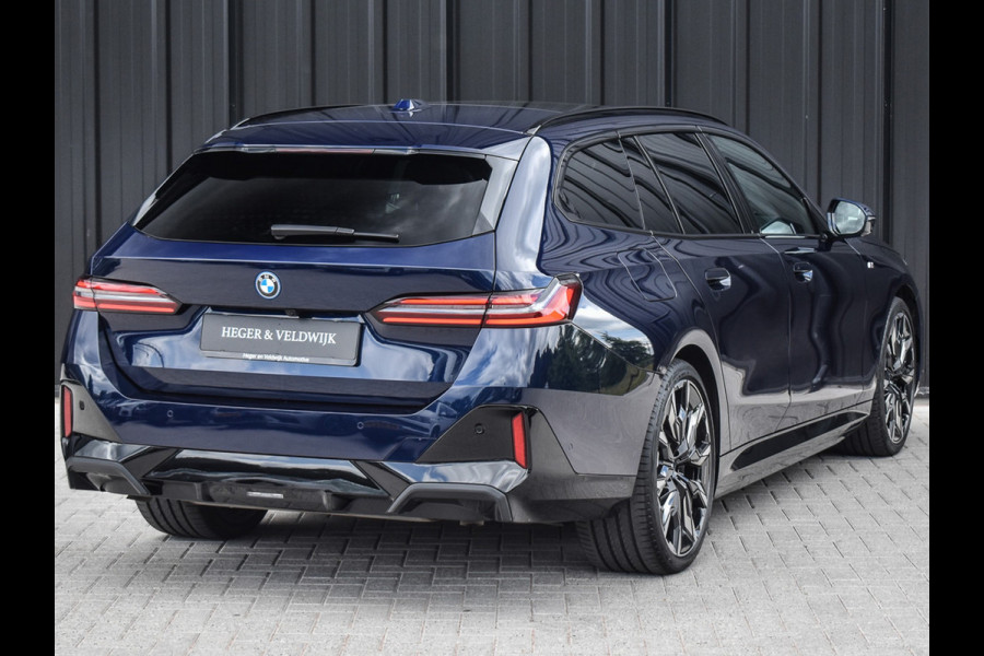BMW 5 Serie Touring 550e xDrive M-SPORT PRO | PANORAMADAK | ACTIVE CRUISE CONTROL | ELEKTR. VERST. STOELEN MET GEHEUGEN | B&W AUDIO | STOELV