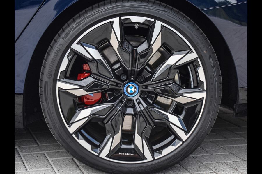 BMW 5 Serie Touring 550e xDrive M-SPORT PRO | PANORAMADAK | ACTIVE CRUISE CONTROL | ELEKTR. VERST. STOELEN MET GEHEUGEN | B&W AUDIO | STOELV