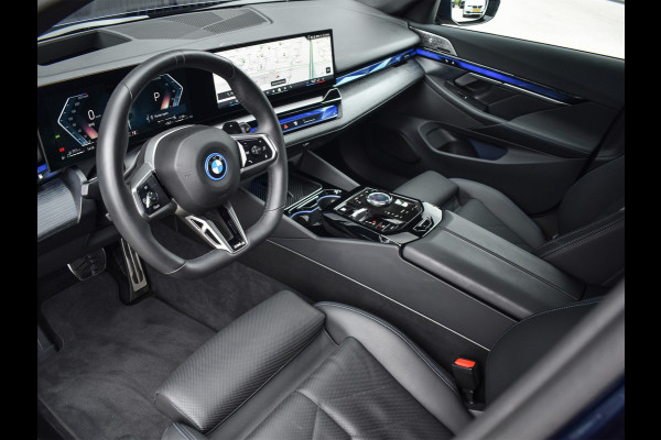 BMW 5 Serie Touring 550e xDrive M-SPORT PRO | PANORAMADAK | ACTIVE CRUISE CONTROL | ELEKTR. VERST. STOELEN MET GEHEUGEN | B&W AUDIO | STOELV