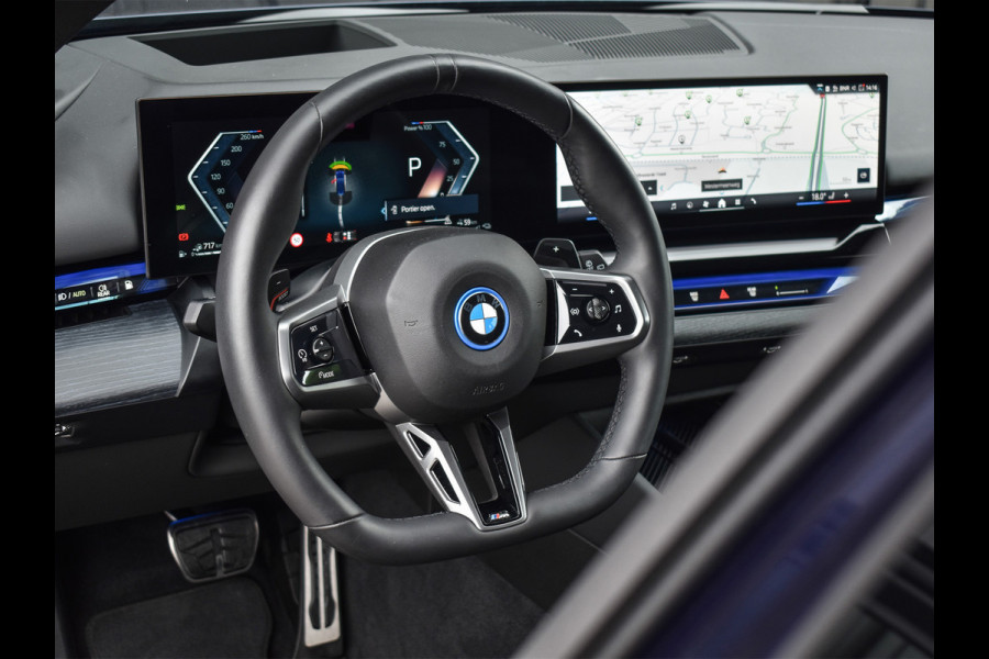 BMW 5 Serie Touring 550e xDrive M-SPORT PRO | PANORAMADAK | ACTIVE CRUISE CONTROL | ELEKTR. VERST. STOELEN MET GEHEUGEN | B&W AUDIO | STOELV