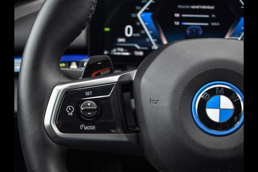 BMW 5 Serie Touring 550e xDrive M-SPORT PRO | PANORAMADAK | ACTIVE CRUISE CONTROL | ELEKTR. VERST. STOELEN MET GEHEUGEN | B&W AUDIO | STOELV