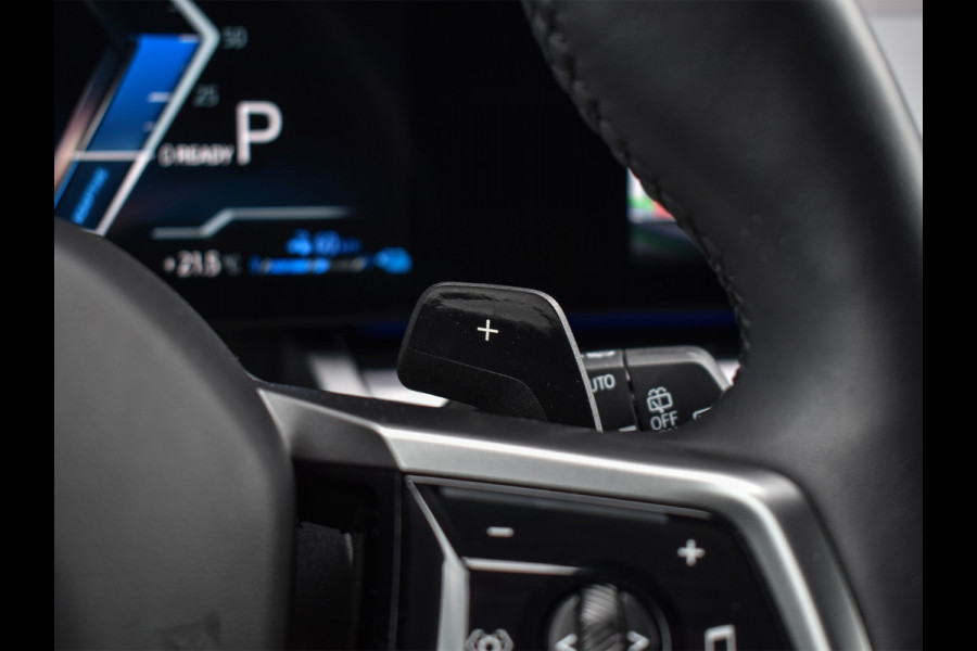 BMW 5 Serie Touring 550e xDrive M-SPORT PRO | PANORAMADAK | ACTIVE CRUISE CONTROL | ELEKTR. VERST. STOELEN MET GEHEUGEN | B&W AUDIO | STOELV