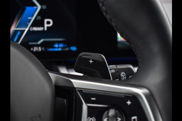 BMW 5 Serie Touring 550e xDrive M-SPORT PRO | PANORAMADAK | ACTIVE CRUISE CONTROL | ELEKTR. VERST. STOELEN MET GEHEUGEN | B&W AUDIO | STOELV