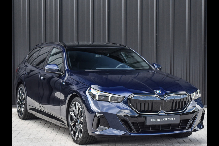 BMW 5 Serie Touring 550e xDrive M-SPORT PRO | PANORAMADAK | ACTIVE CRUISE CONTROL | ELEKTR. VERST. STOELEN MET GEHEUGEN | B&W AUDIO | STOELV