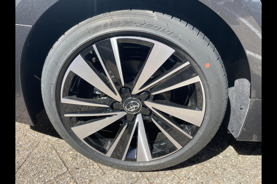 Toyota Corolla Touring Sports Hybrid 140 Dynamic | Dodehoek Detectie | Navigatie | Stuur- & Stoelverwarming | Parkeersensoren