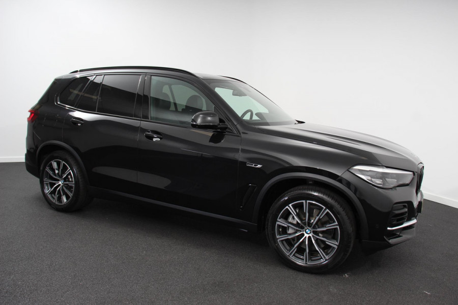 BMW X5 xDrive45e Hybrid 394pk Executive Shadow line Leder Schuif-Panorama dak Navigatie Trekhaak Camera 360 20"LMV